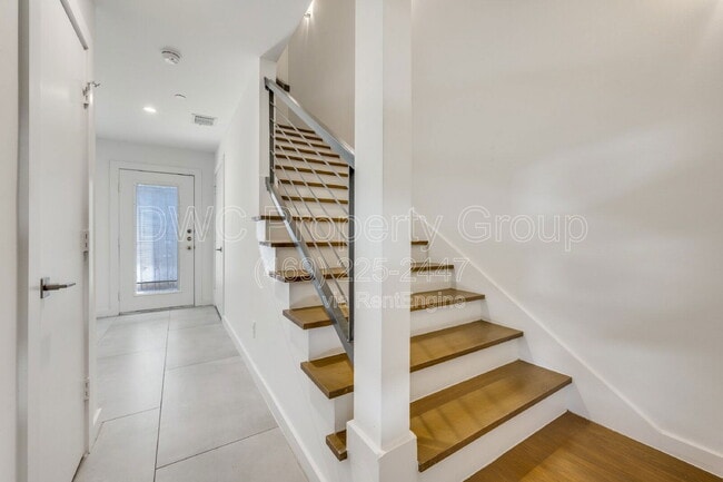 Building Photo - 2711 Kimsey Dr