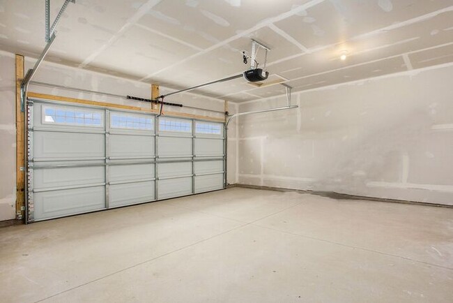 Building Photo - 3520 Welden Dr SW