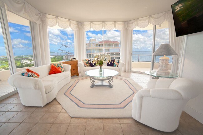 Building Photo - Luxury Seasonal or Annual Rental in the Prestigious Grand Bay Community – Longboat Key