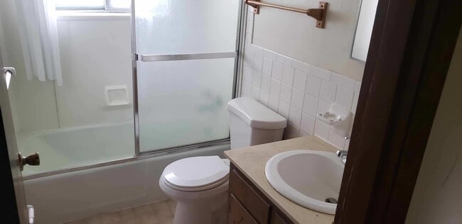 Building Photo - 306 E Johnson St