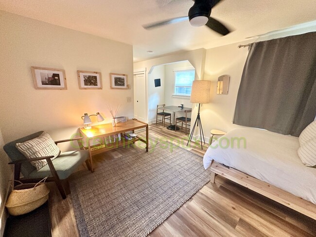 Primary Photo - Cute Fully Furnished 1-Bedroom Unit in a T...