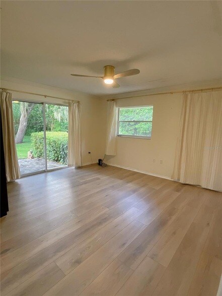 Building Photo - 4489 Oak View Dr