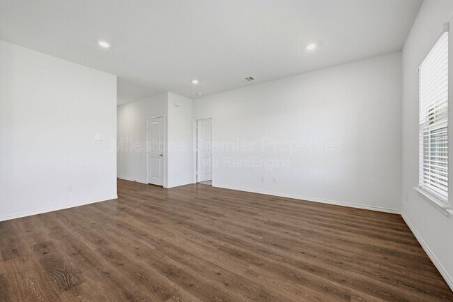 Building Photo - 3311 Brookstone Dr