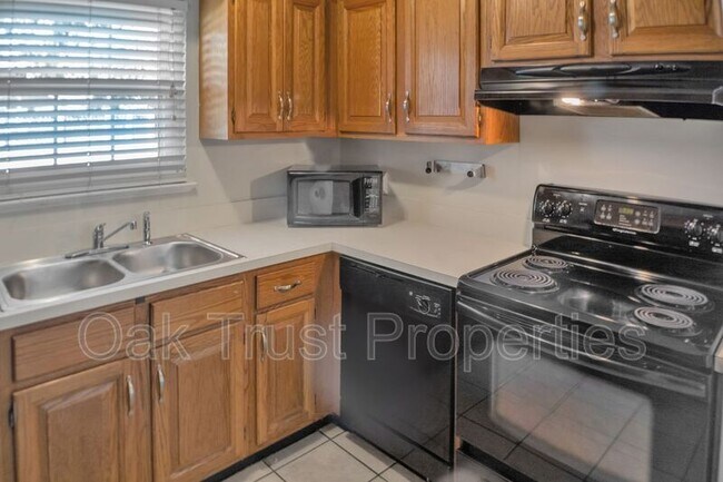 Building Photo - 874 S Colony Dr