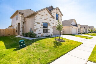 Building Photo - 905 Falkland Trace