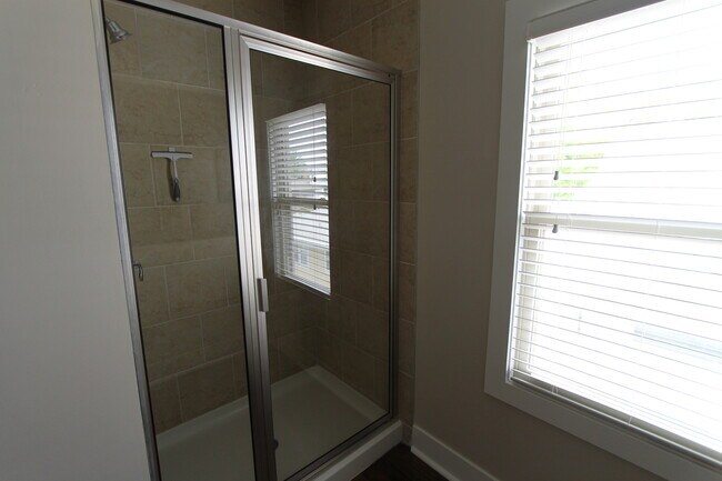 Building Photo - HUGE Historic Home with amazing fenced in yard and golf course views!