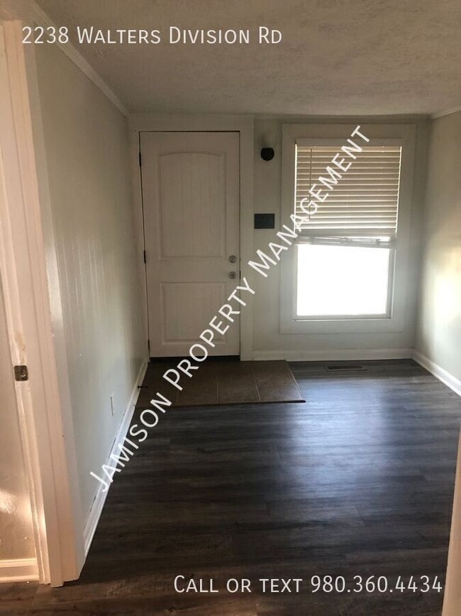 Building Photo - 2238 Walters Division Rd