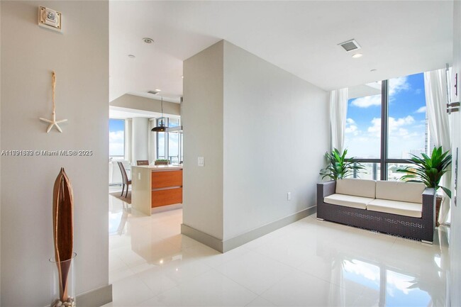 Building Photo - 1100 Biscayne Blvd