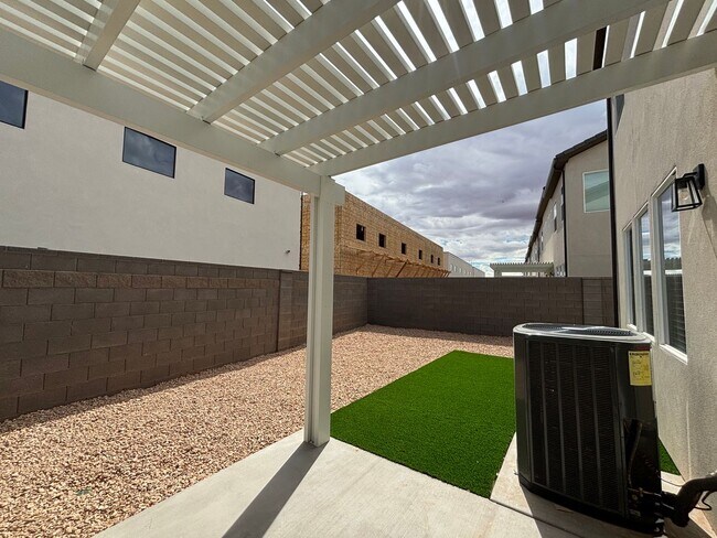 Building Photo - BRAND NEW TOWNHOME FOR RENT!