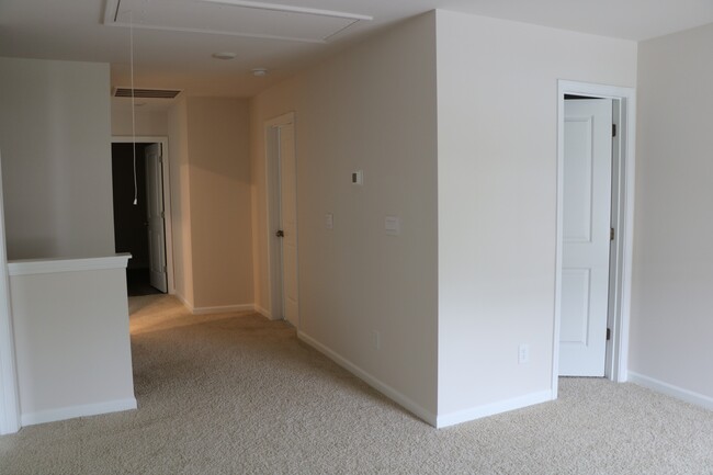 Building Photo - 901 Riverstone Dr