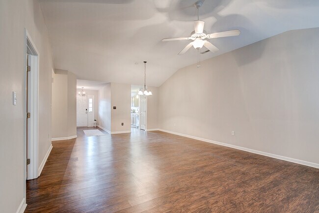 Building Photo - 4 Creekbend Ct