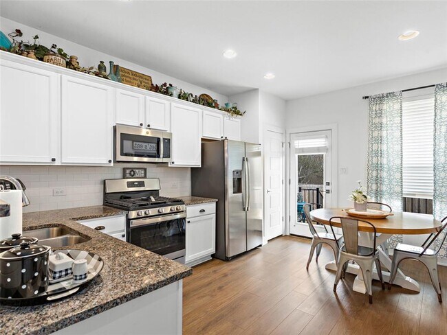 Building Photo - 557 Peace Dr