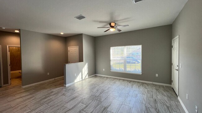 Building Photo - Beautiful 3 Bedroom Palm Bay Home with Upgrades & No Water Bill!