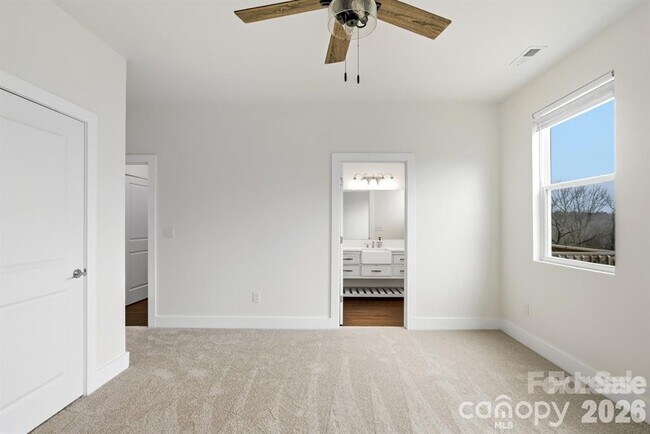 Building Photo - 102 Snyder Ct NE