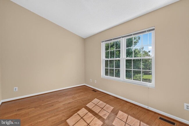 Building Photo - 6619 High Valley Ln