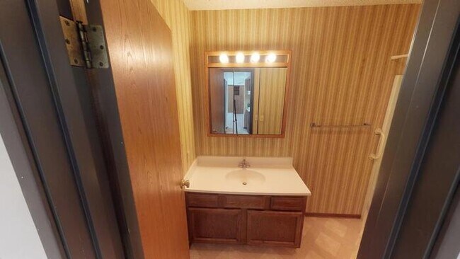 Building Photo - 1727 N Grandview Ln