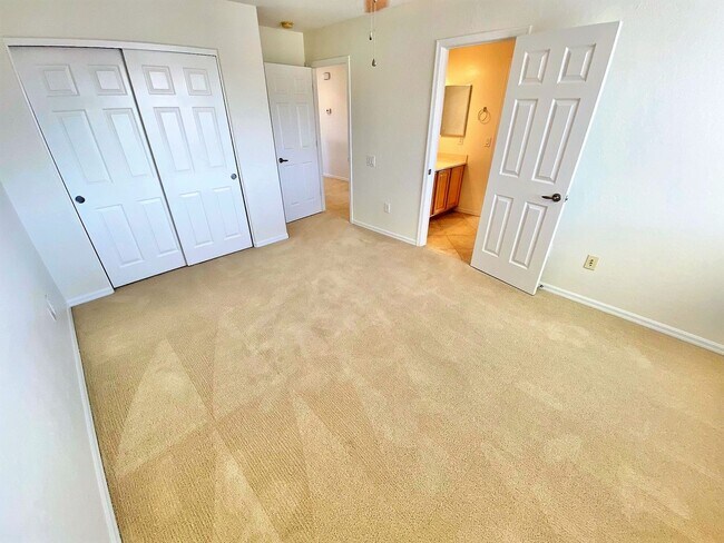 Building Photo - BEAUTIFUL 3 BEDROOM HOME WITH LOFT LOCATED...