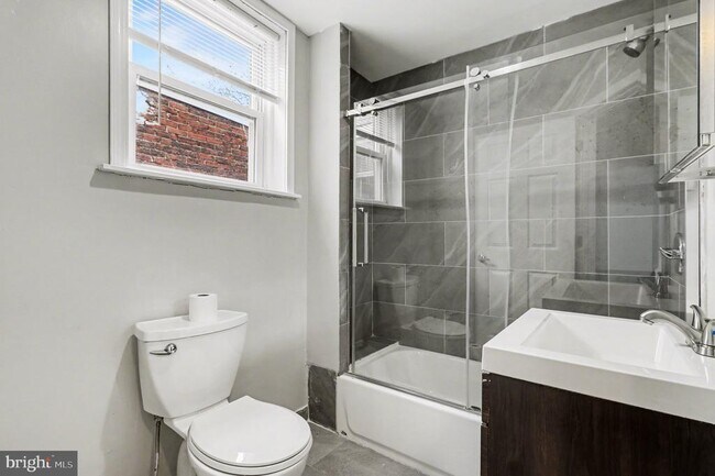 Building Photo - 2238 Oakford St