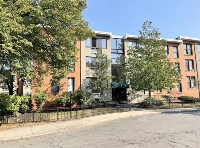 Building Photo - 8 Juniper St