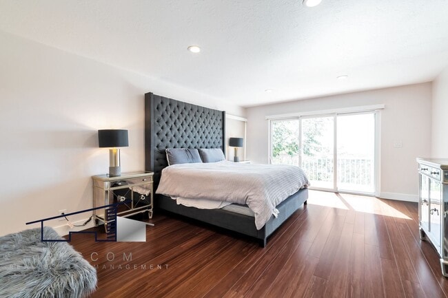 Building Photo - Fully Furnished Executive Home!