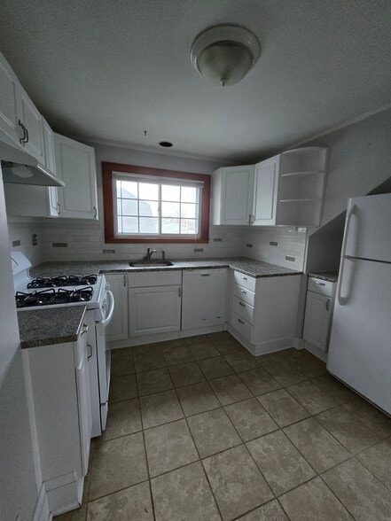 Building Photo - 2101A S 65th St