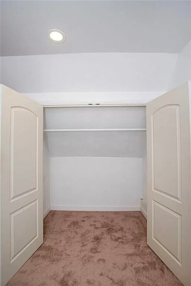 Bedroom 3 has two closets - 27 Commonwealth Ave