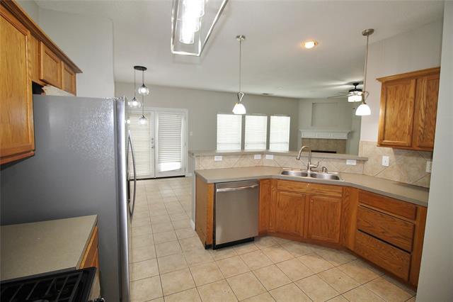 Building Photo - 613 Norwood Dr