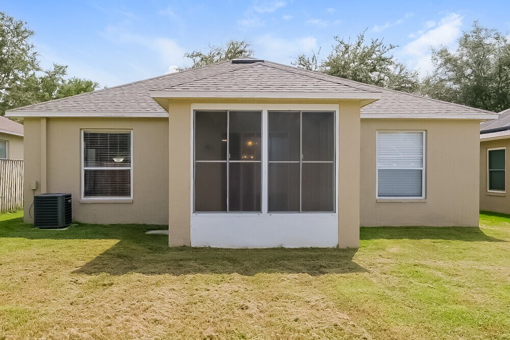 Building Photo - 18211 Hollyhills Way