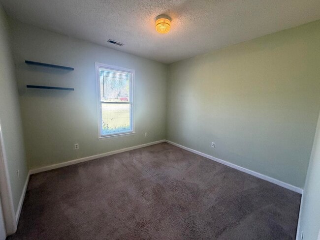 Building Photo - 720 Marigold St