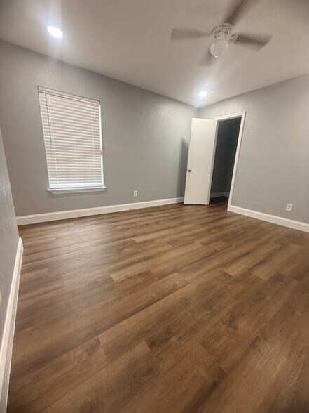 Building Photo - 2435 Sunflower Dr