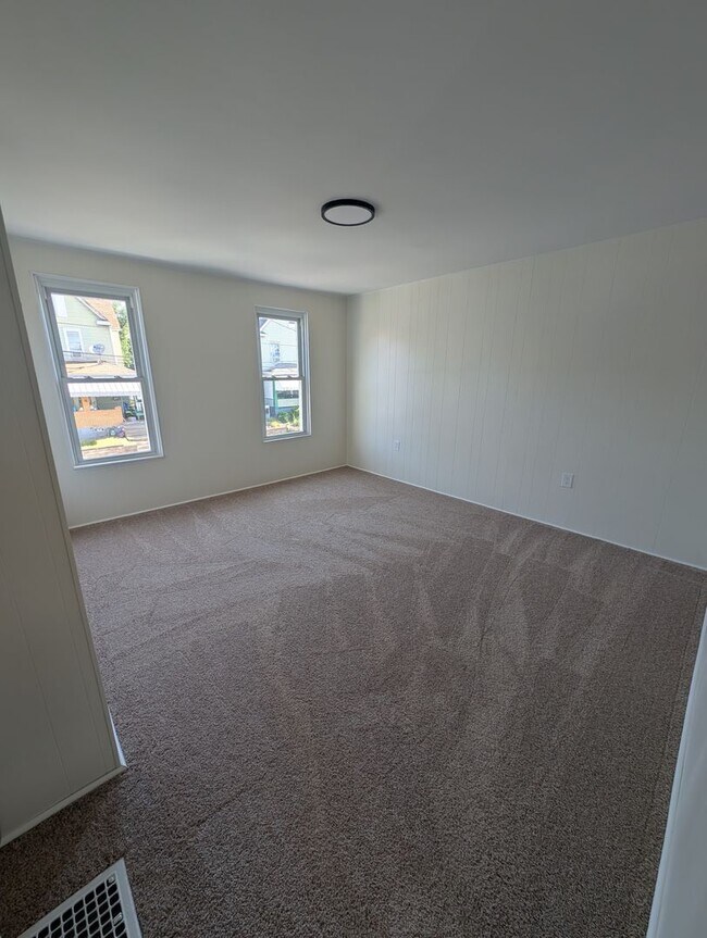 Building Photo - Newly Reno2 Bed, 1 Bath Home in Pitcairn -- Available NOW!