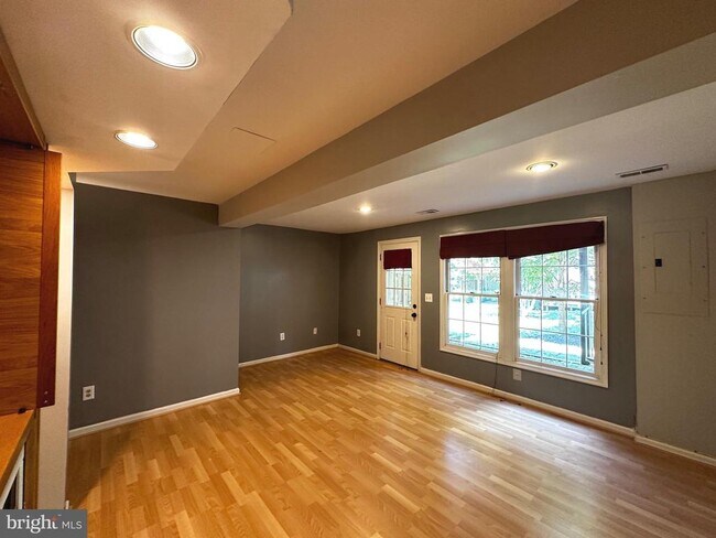 Building Photo - 9799 Mock Orange Ct
