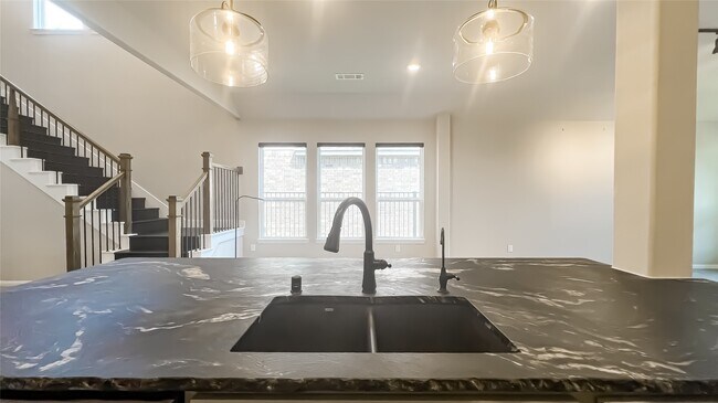 Building Photo - 732 Lake Lacosta Dr