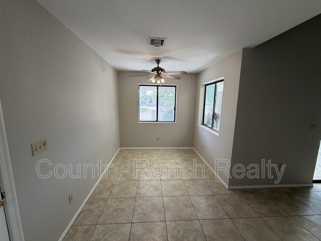 Building Photo - 2899 Country Club Dr