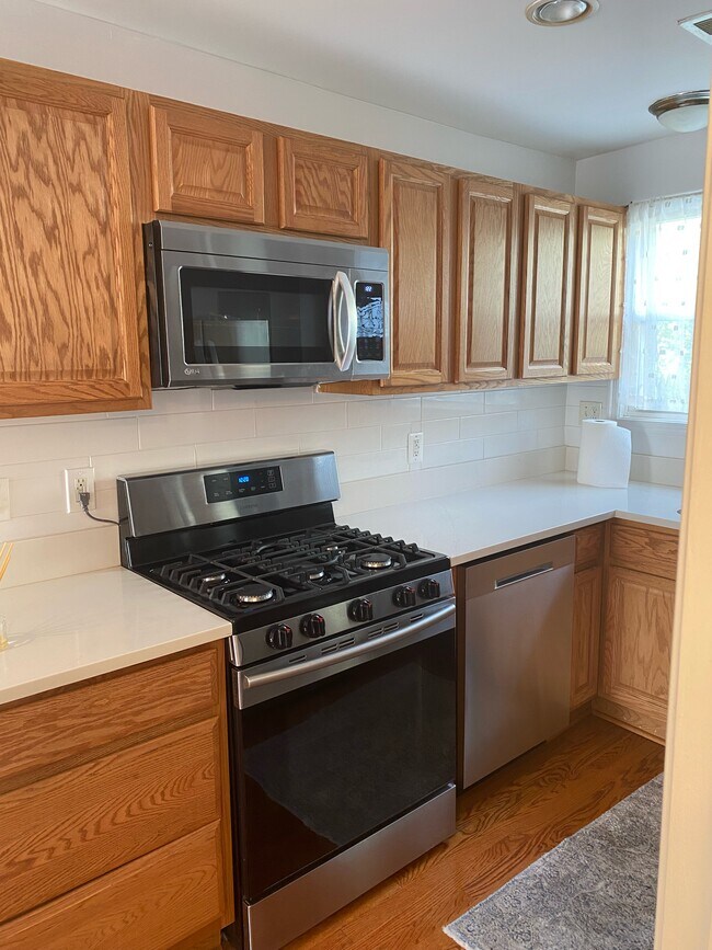 Building Photo - 654 Melvin Dr
