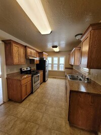 Building Photo - 305 S Meridian Rd