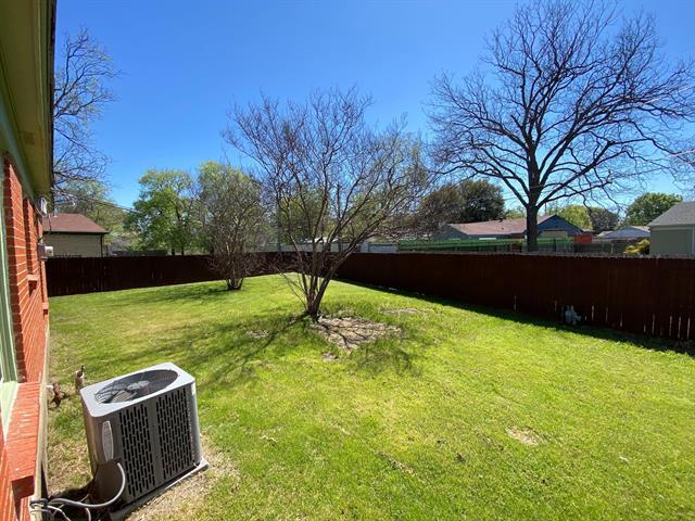 Building Photo - 2114 Dunloe Ave