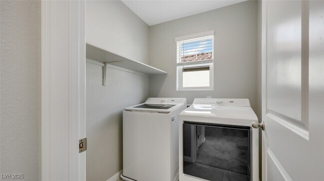 Building Photo - 404 Grand Toccata St