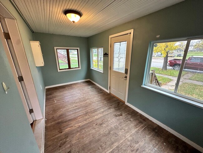 Building Photo - Cute 3 bed 2 bath House Available Now!