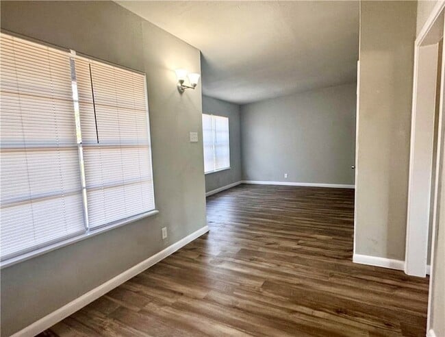 Building Photo - 5913 Lucille Dr