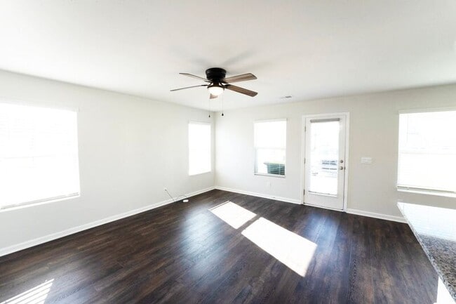 Building Photo - 8J Crabapple Cir