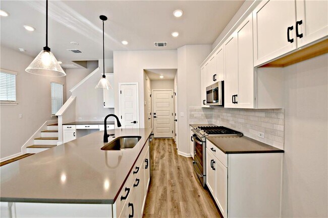 Building Photo - 13602 Defiance Pass