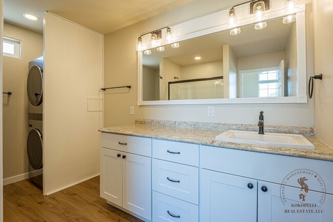 Building Photo - 2141 Redcliff Cir