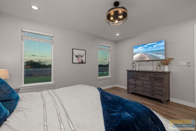 Building Photo - 124 Torrey Pines Dr