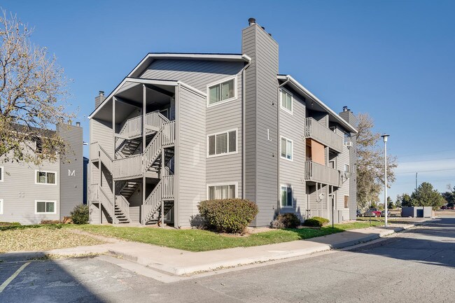 Building Photo - 8100 W Quincy Ave