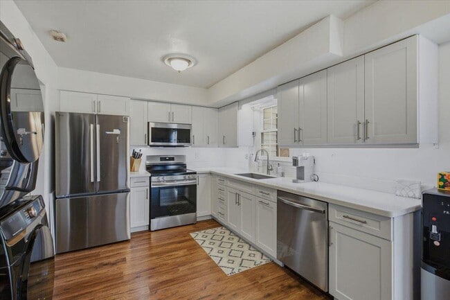 Building Photo - 899 Holborn Ct