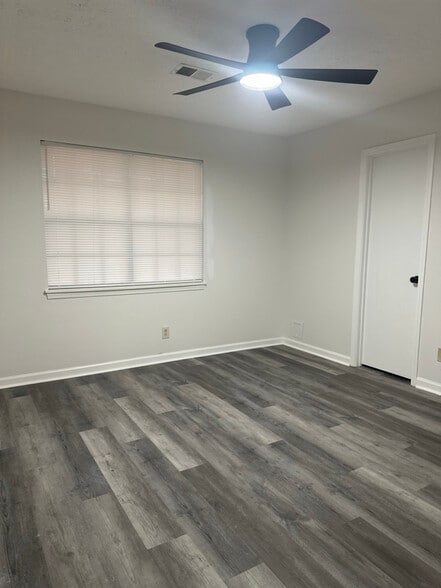 Building Photo - 849 Tall Deer Dr