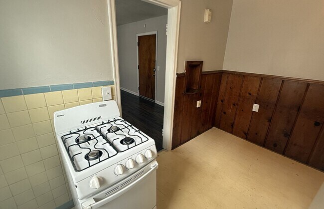 Building Photo - 3025 Clifton Ave