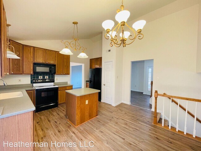 Building Photo - 4 br, 2.5 bath House - 9 Emerson Ct