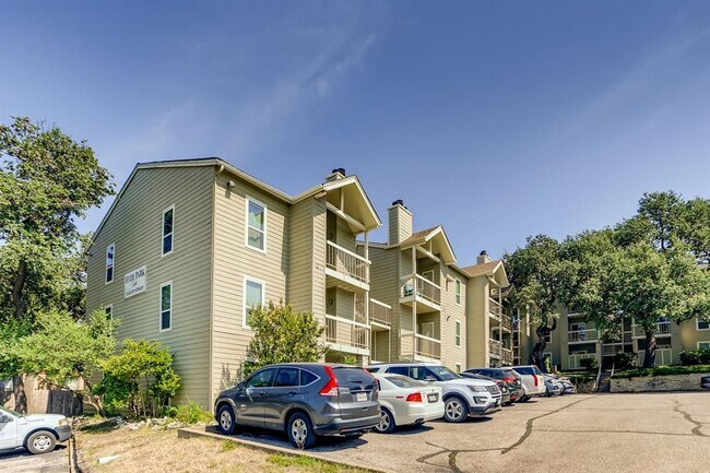 Building Photo - 114 E 31st St